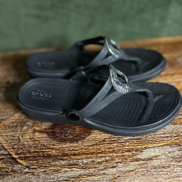 CROCS Shoes - CROCS  women’s black Sarah Hammered Metal Wedge